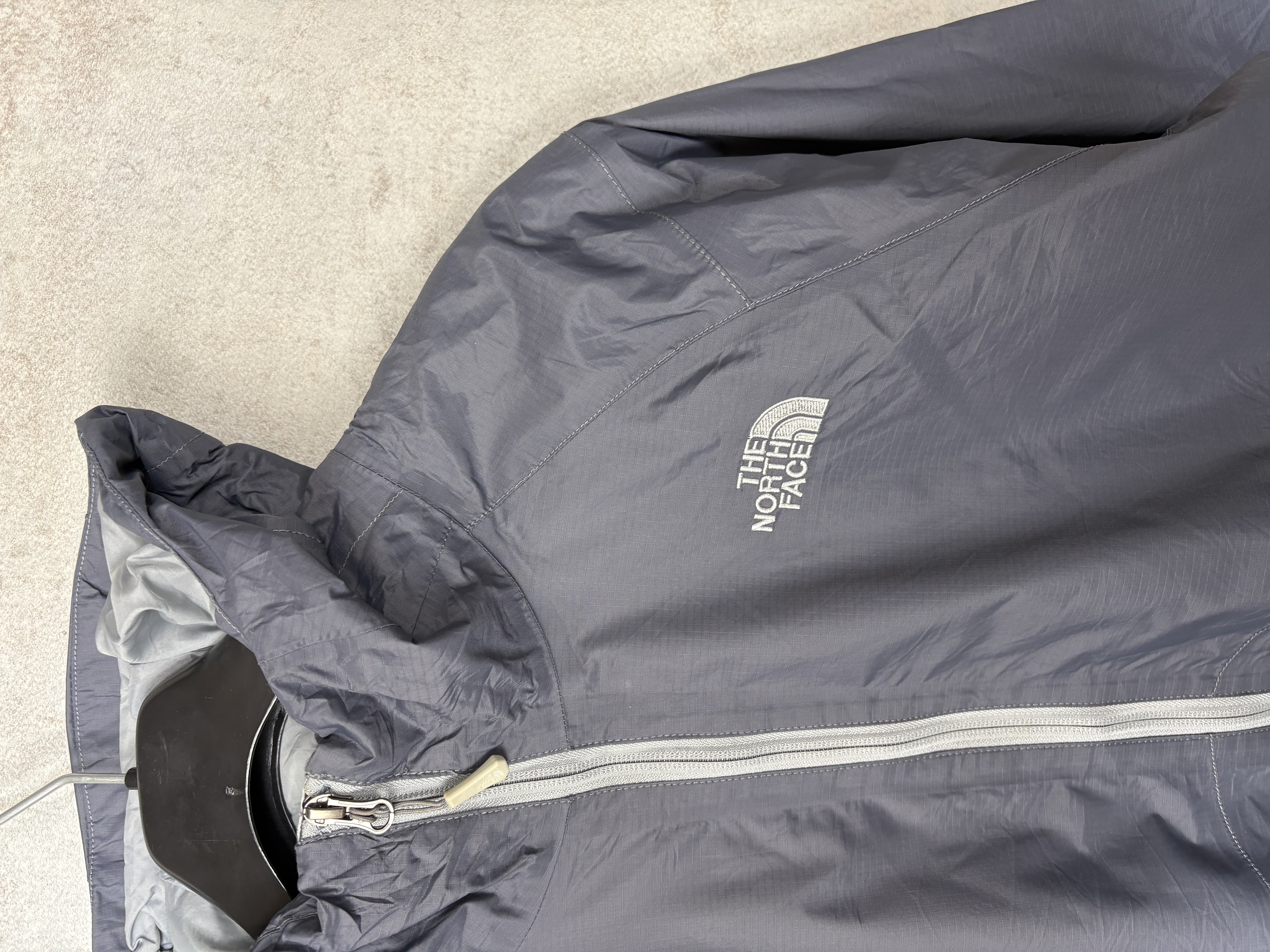 Veste coupe-vent grise The North Face (M)